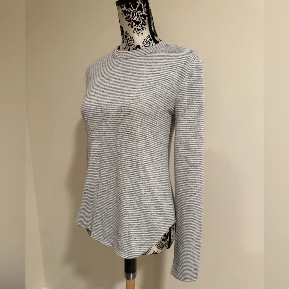 Banana Republic Sweater - Picture 2 of 7